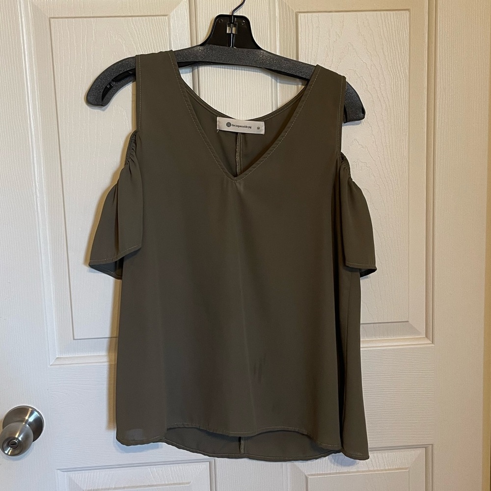 Green shoulder cut out top